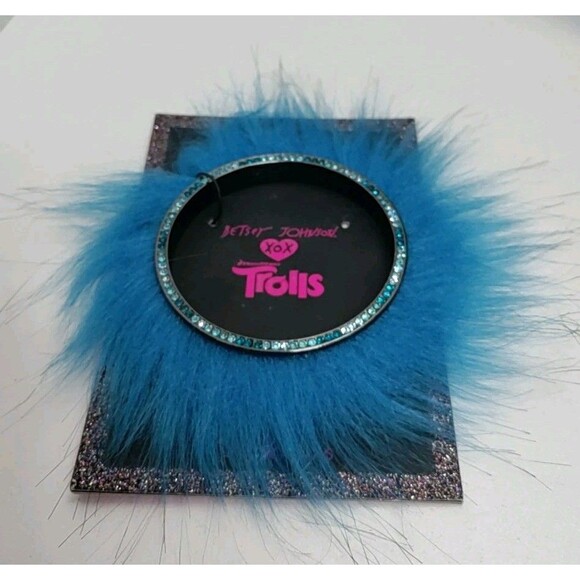 Betsey Johnson XOX Trolls Faux Fur Blue Bracelet 2016 Size 7.5 - Picture 1 of 3